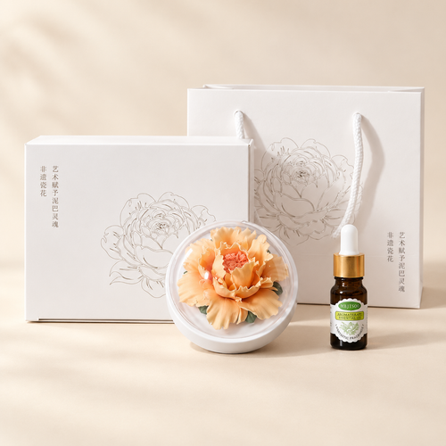Apricot ceramic peony flower and oil gift set, large version — complete gift set on a beige background